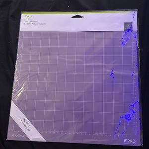 BRAND NEW - Cricut - Strong Grip Mat - 12x12 - Purple!!